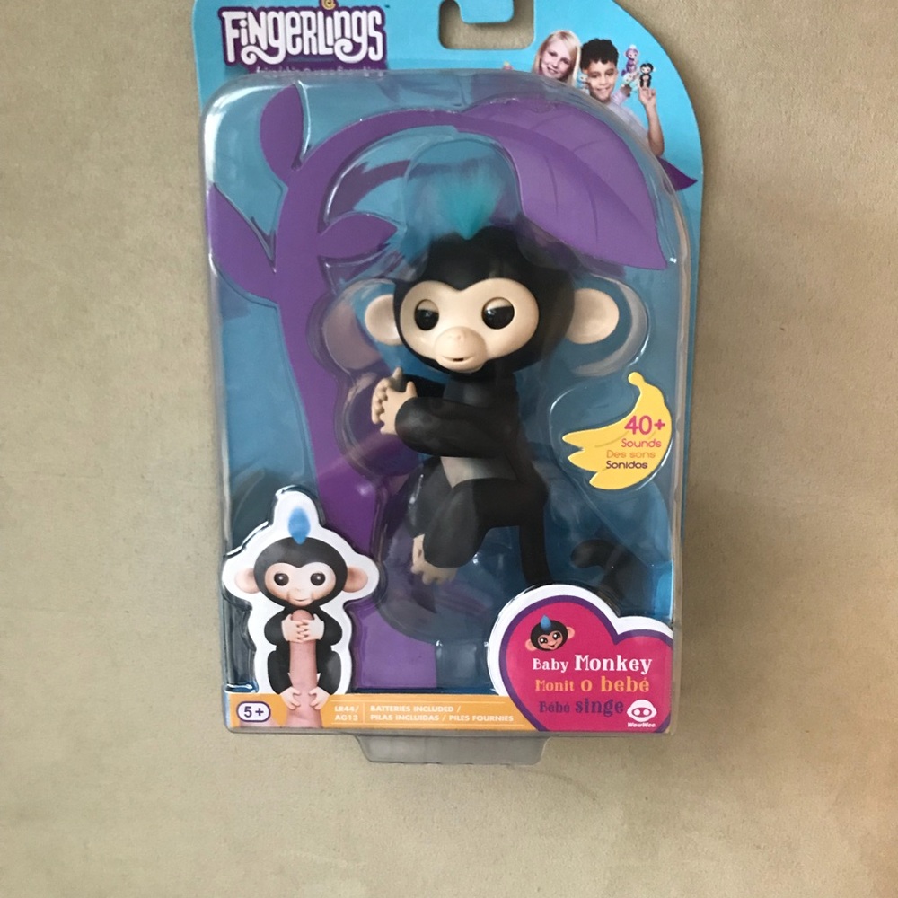 Fingerlings baby monkey 🐒